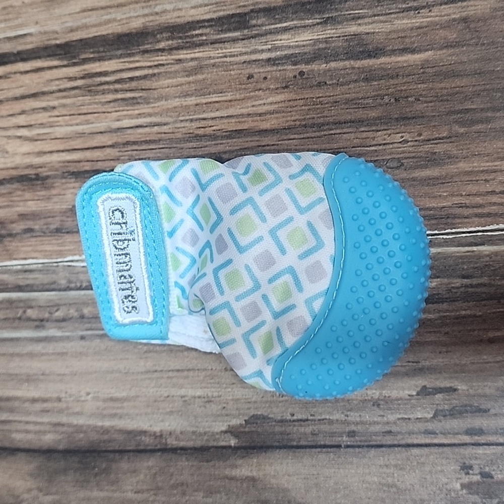 Teething‎ glove